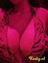 summer-erotische-massage-via-kinky-63738d004b5bb20012a48d68