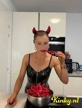 emely-prive-ontvangst-via-kinky-699829d5b58625001325b99a