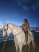 hillary-prive-ontvangst-via-kinky-66c85490a4f88e001370ae02