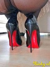 serenna-bdsm-via-kinky-68da6008f6c6eb0013e5eded