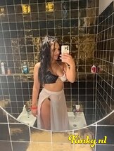 selena-escort-via-kinky-6764becc5d10c70013f1ed95