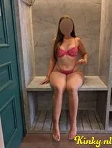 esmee-virtual-sex-via-kinky-6852c2f39e10cc001344762d