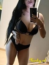 yasmina-escort-via-kinky-68370ceb4783f70013b0dac5