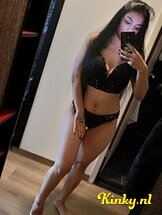 yasmina-escort-via-kinky-67ebf5306f455c0013cf8bad