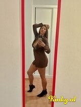 Esmeralda - Latina brunette eager to please you