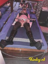 meesteres-niky-bdsm-via-kinky-5f70c4f52f1417f5dba6ba0d