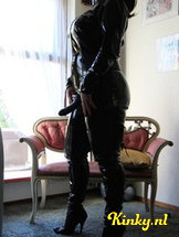 mrs-anna-bdsm-via-kinky-5cf667095e46403cfc0bf75e